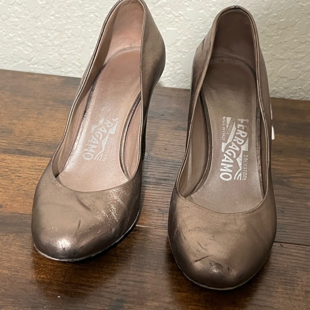 Salvatore Ferragamo Women's Brown size 6 B Women's Bronze Pumps